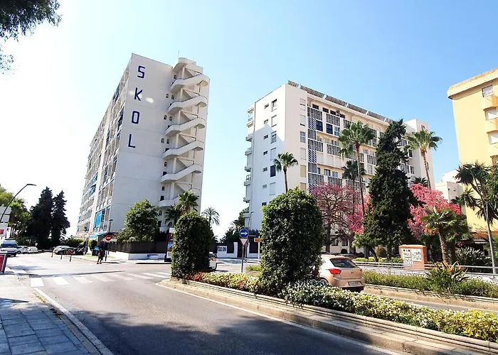 Skol 130. One Bedroom Apartment With Sea Views In Marbella Centre